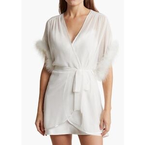 In Bloom by Jonquil Faux Fur Trim Chiffon Robe Wrap, White,  Medium/Large NWT
